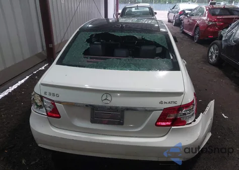 2010 Mercedes-Benz E 350 4Matic из США, поврежденный, VIN WDDHF8HB9AA084052